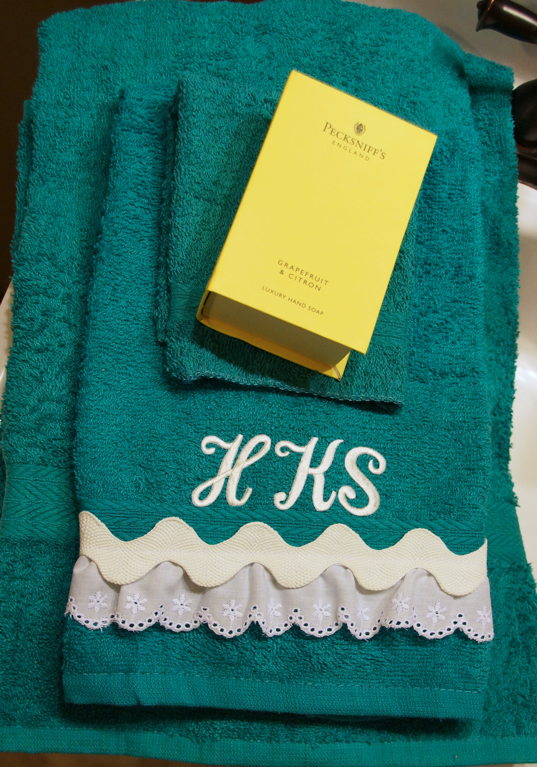 monogrammed bath towels